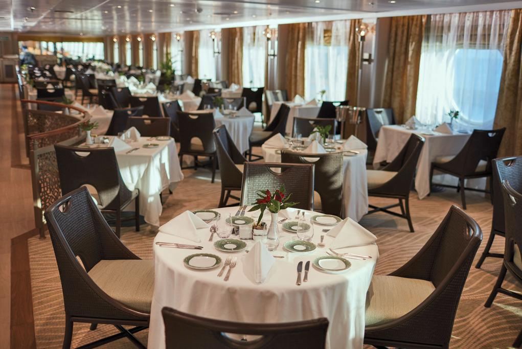 El luminoso Restaurante "La Veranda" a bordo del Seven Seas Vayager (Regent) REGENT SEVEN SEAS CRUISES SEVEN SEAS VOYAGER REGENT CRUISES LUXURY CRUISES REGEN SEVEN SEAS CRUCEROS DE LUJO REGENT SEVEN SEAS VOYAGER CRUCEROS RSSC REGENT CRUISES #crucerosdelujo #luxurycruises #crucerosexclusivos #regentsevenseas #regentcruises #rssc #crucerosregent #sevenseasvoyager #regentvoyager #luxurycruises #crucerosdeluxe #crucerosdelujo #cruceroslujo